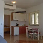 شقة Rados