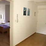 شقة Rados